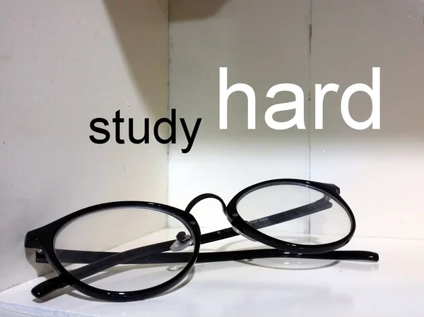 Gözlüklü eğitim ifadeleri