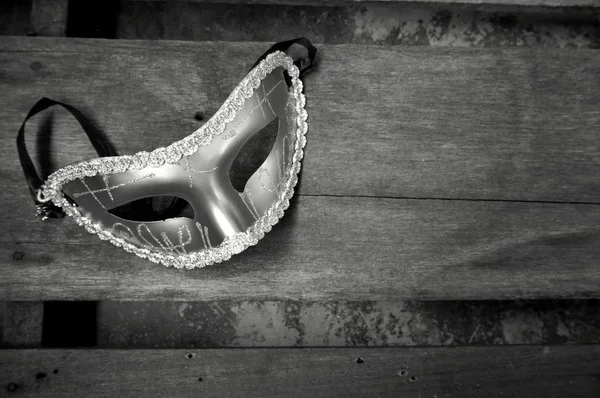 Máscara em preto e branco — Fotografia de Stock