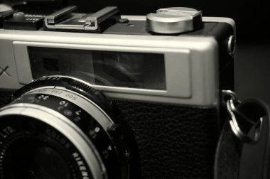 Siyah beyaz eski fotoğraf makinesi