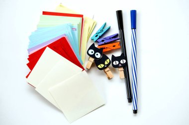 Kırtasiye beyaz arkaplanda izole edildi 