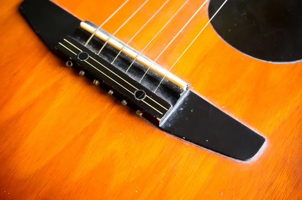 Una chitarra acustica — Foto Stock