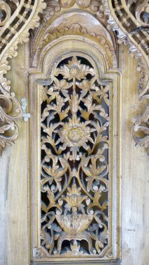 Duvar dekorasyonunun güzel geleneksel ahşap işi - Bali tarzı