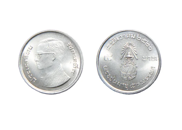 Fem baht mynt, Thailand valuta isolerad på vit bakgrund. — Stockfoto
