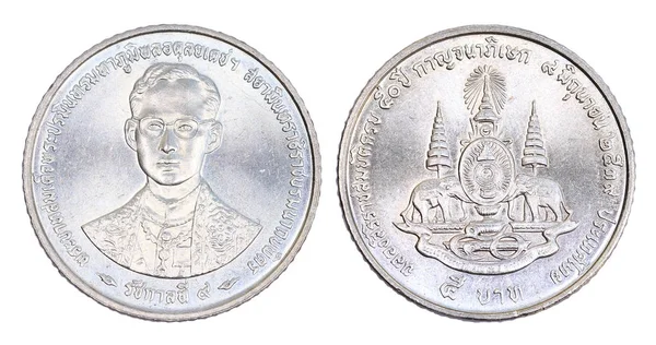 Thailand 5 baht mynt, (1996) isolerade på vit bakgrund. — Stockfoto
