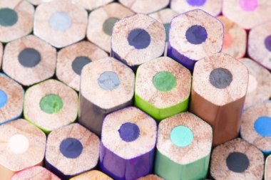 Renkli kalemler görüntü kadar kapatın