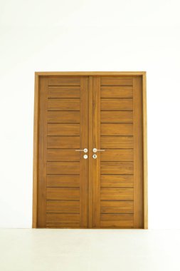 Ahşap kapı kapı kolu ile