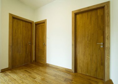 Karmaşık tepenin ortasındaki yol