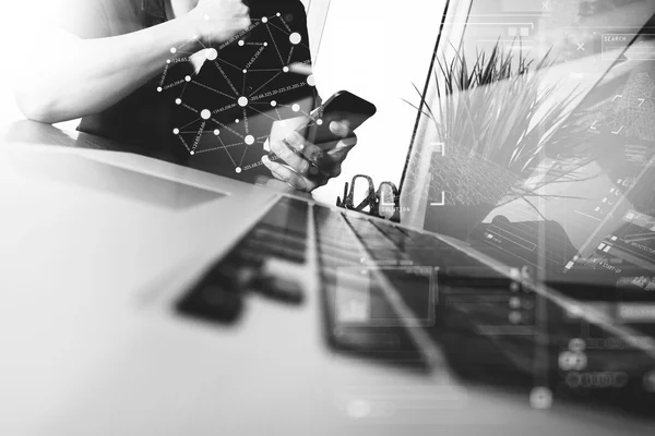 Geschäftsmann Hand mit Handy mit Laptop-Computer als Busi — Stockfoto