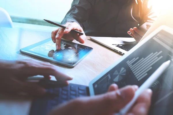 Riunione del team di lavoro presente. Foto professionale investitore worki — Foto Stock