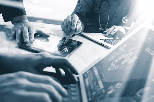 Concepto de reunión del equipo de tecnología médica. Doctor mano wor — Foto de Stock