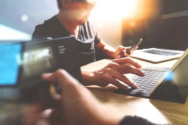 StartUp Programming Team. Website designer working digital table — Stock Photo, Image