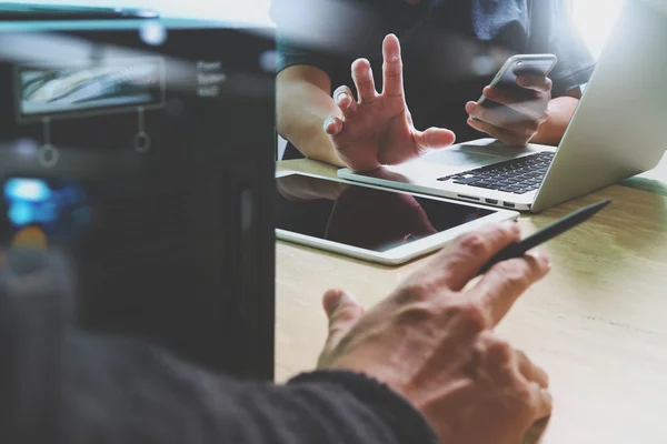 Riunione del team di lavoro presente. Foto professionale investitore worki — Foto Stock