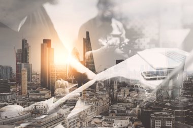 Coworking işlemi, yaratıcı ofisinde çalışan girişimci takım 