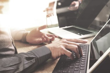 İş takım toplantısı mevcut. Fotoğraf profesyonel yatırımcı çalışırdı