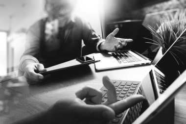 Başlangıç programlama takım. Web sitesi tasarımcısı dijital tablo çalışma