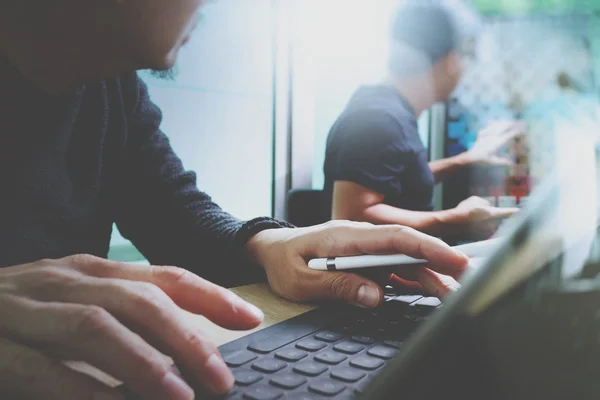 Coworking process, entreprenör team arbetar på kreativa kontor — Stockfoto