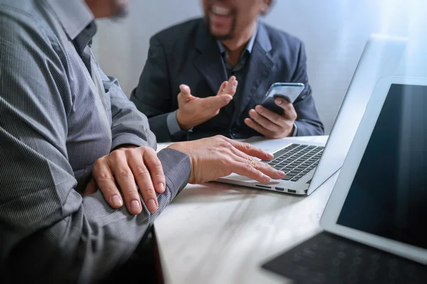 Team zakenvergadering. Professionele belegger foto werken nieuwe s — Stockfoto