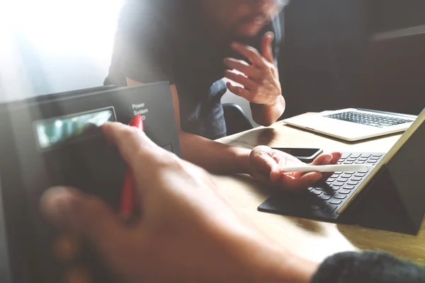 StartUp Programming Team. Website designer working digital table — Stock Photo, Image