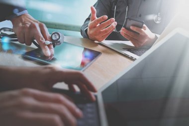 Tıbbi teknoloji ağ takım toplantı kavramı. Doktor el wor