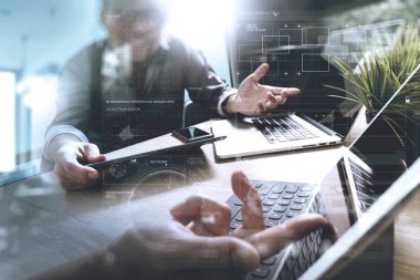 Başlangıç programlama takım. Web sitesi tasarımcısı dijital tablo çalışma