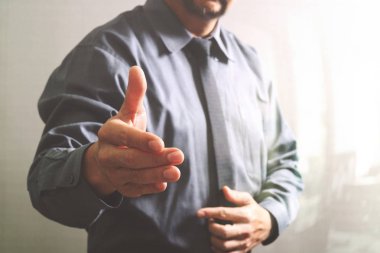 başarı işadamı açık onun el, önden görünüm, filtre efekti,