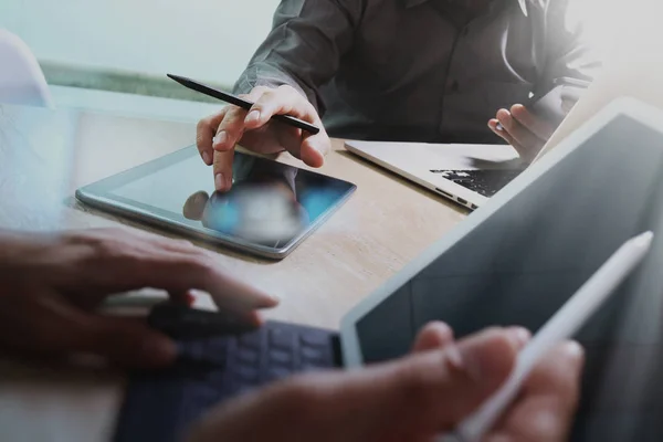 Riunione del team di lavoro presente. Foto professionale investitore worki — Foto Stock