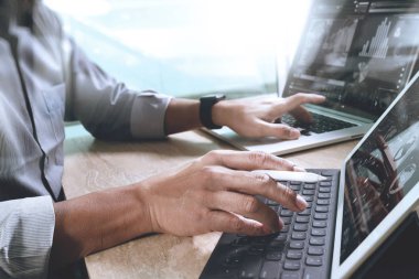 İşadamı el çalışma kavramı. Fotoğraf profesyonel yatırımcı wo