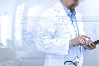Tıbbi teknoloji kavramı. Doktor el ile modern zeki çalışma