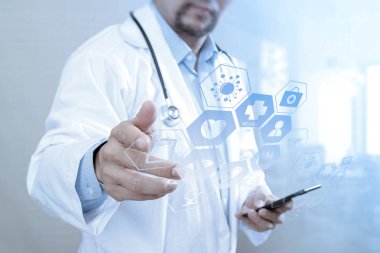 Tıbbi teknoloji kavramı. Doktor el ile modern zeki çalışma