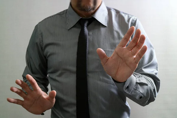 Éxito hombre de negocios abrir la mano, vista frontal, filtro effec —  Fotos de Stock