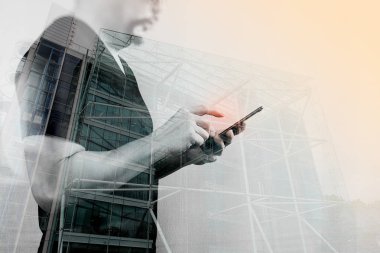 Mobil ödeme online sh kullanarak tasarımcı el çift pozlama