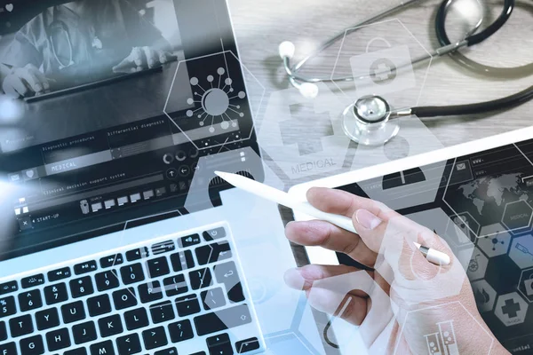 Mão médica médico trabalhando com telefone inteligente, tablet digital comp — Fotografia de Stock