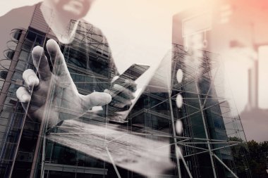 akıllı telefon, telefon kullanarak iş adamı el çift pozlama ödemek