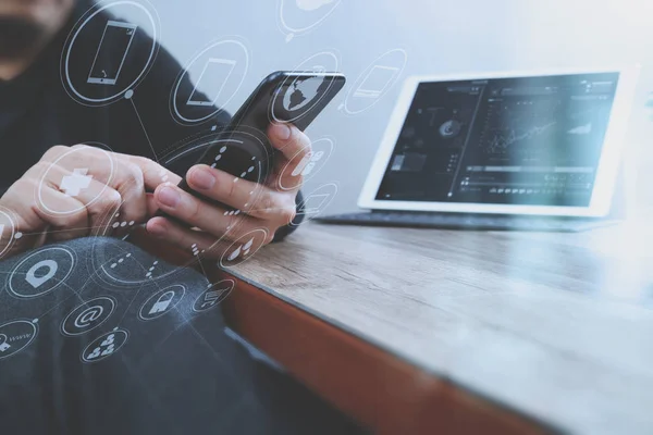 Geschäftsmann Hand mit Smartphone, mobile Zahlungen online shoppi — Stockfoto