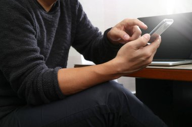 Tasarımcı el mobil ödeme online alışveriş, omni kanal kullanarak