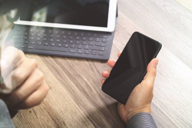 Kullanarak mobil ödeme online alışveriş, omni kanal, simge cus ele