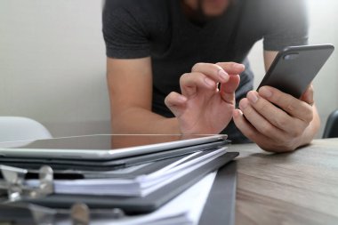 Tasarımcı el mobil ödeme online alışveriş, omni kanal kullanarak