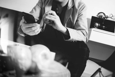 Mobil ödeme online busine için akıllı telefon kullanılarak hipster el