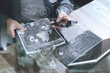 akıllı telefon, mobil ödeme o kullanarak iş adamı el Üstten Görünüm