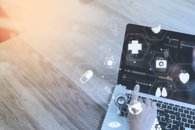 Tıbbi co çalışma kavramı, akıllı telefon ve d ile çalışan doktor