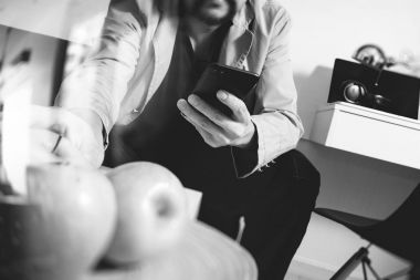 Mobil ödeme online busine için akıllı telefon kullanılarak hipster el