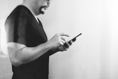 Tasarımcı el mobil ödeme online alışveriş, omni kanal kullanarak