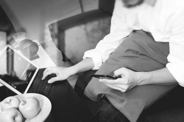 Dijital tablet yerleştirme klavye ve mobil pa kullanılarak hipster el