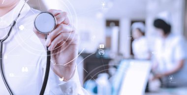 Sağlık ve tıp concept.smart tıp doktoru çalışma zekâ