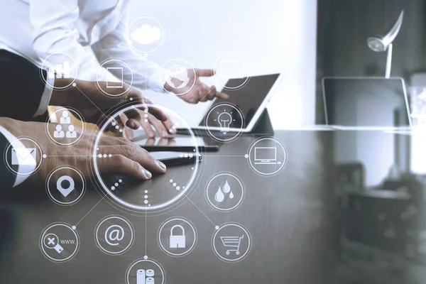 Concepto de reunión de equipo de trabajo co, hombre de negocios utilizando un teléfono inteligente — Foto de Stock