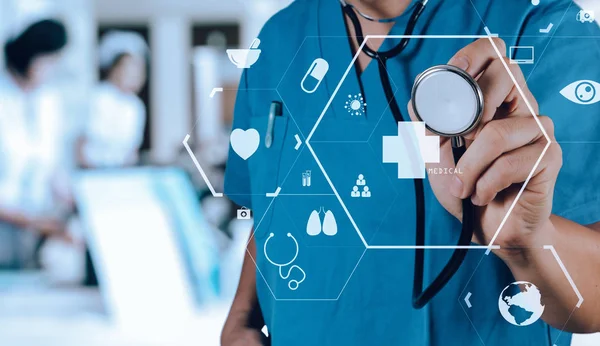 Sanità e Medicina concettuale.smart medico di lavoro arguzia — Foto Stock