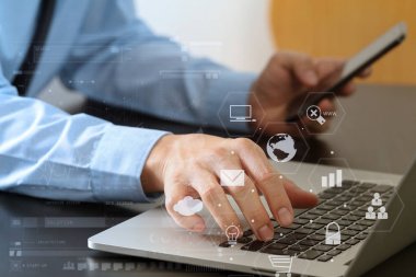 cep telefonu ve laptop çalışma işadamı yakın com