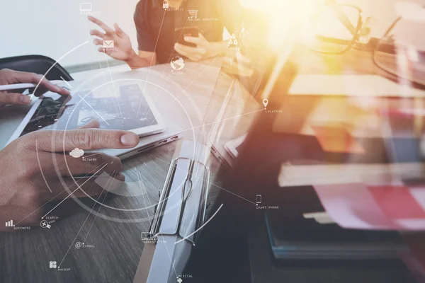 Co concetto di riunione del team di lavoro, uomo d'affari che utilizza il telefono cellulare a — Foto Stock