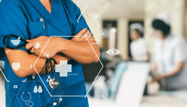 Vård och medicin concept.smart läkare arbetar wit — Stockfoto