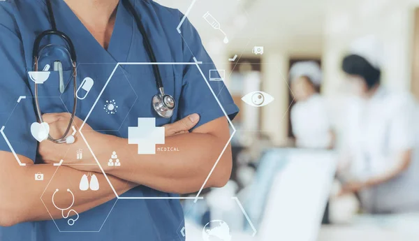 Vård och medicin concept.smart läkare arbetar wit — Stockfoto